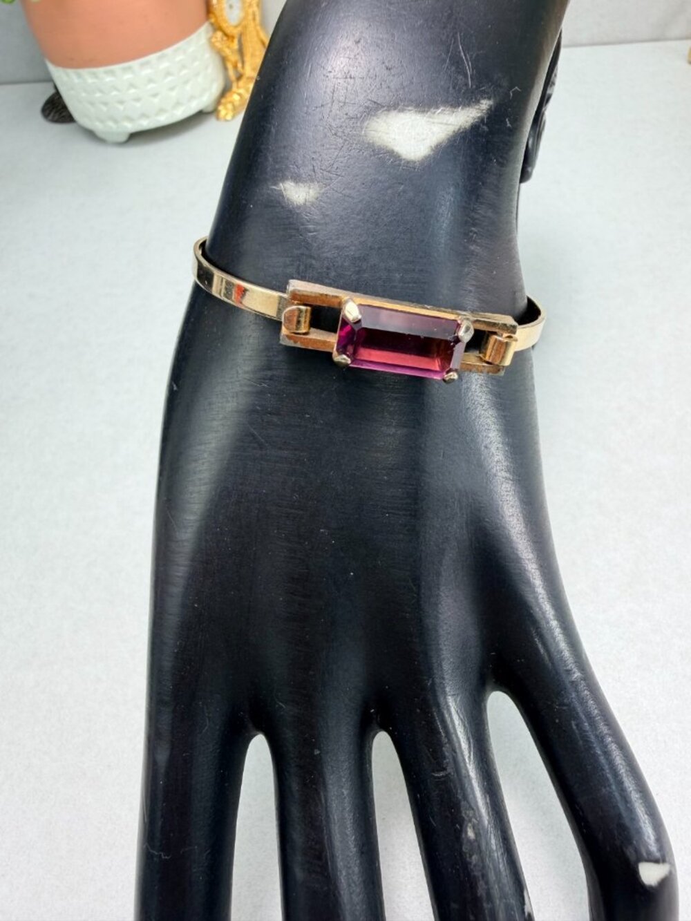 Vintage Small Avon Gold Tone Bangle Bracelet w/Purple Stone Amethyst Glass Sz 6 - Picture 2 of 9
